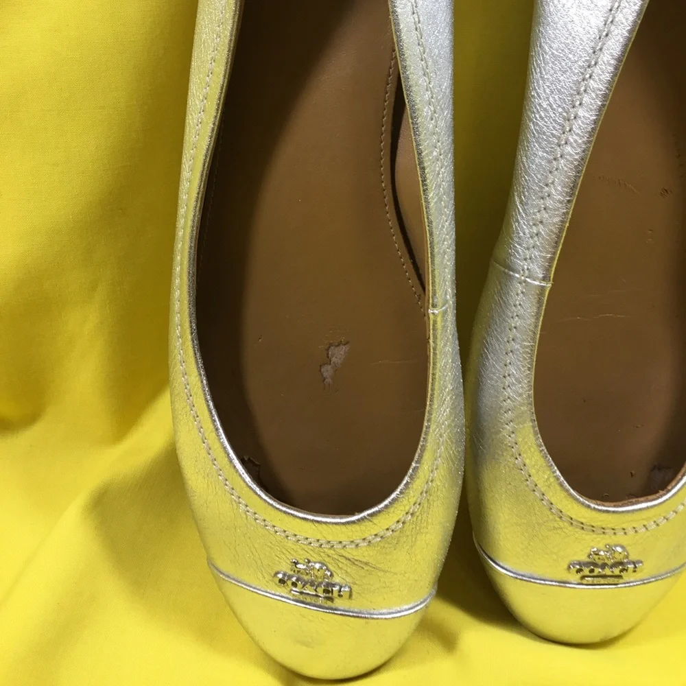 COACH Metallic Silver Leather Ballet Flats SZ 8 gently used